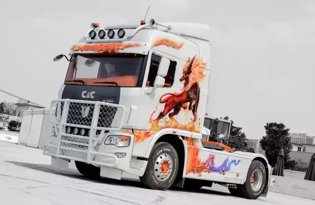 一边是文化一边是噱头 国内外卡车彩绘对比