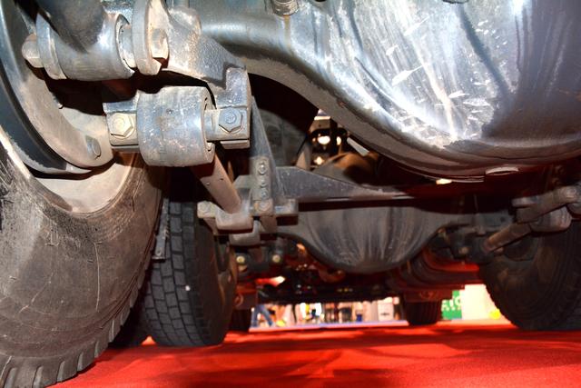 法士特缓速器最抢眼 红岩杰狮C100牵引车图解