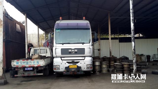 有300万一台的卡车 这家货运公司就是一个中外卡车博物馆
