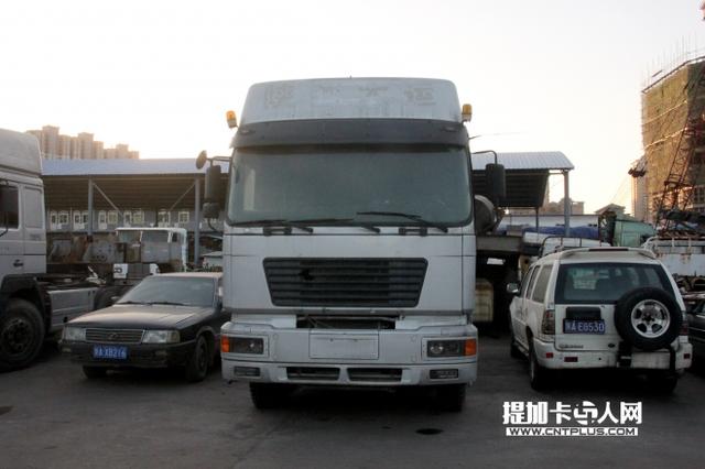 有300万一台的卡车 这家货运公司就是一个中外卡车博物馆