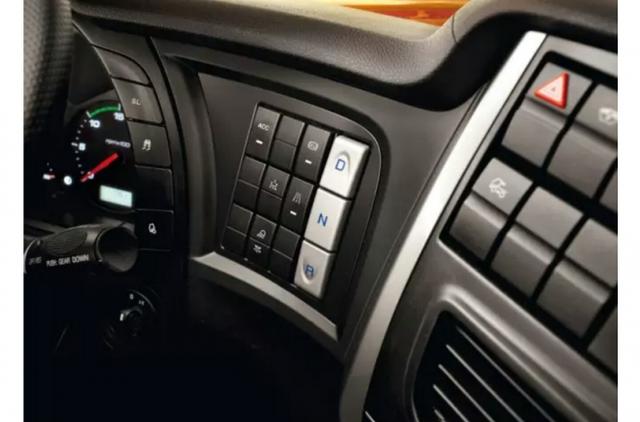 即将亮相广州车展 被依维柯这款进口牵引车配置惊到了 - 第9张 - 提加商用车网 即将亮相广州车展 被依维柯这款进口牵引车配置惊到了 - 第9张