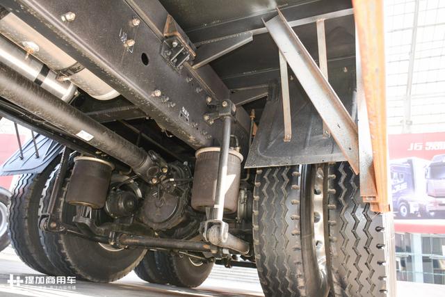 同样的9米6货箱能多拉一吨货?解放J6P前四后八载货车配置很到位 - 第7张 - 提加商用车网 同样的9米6货箱能多拉一吨货?解放J6P前四后八载货车配置很到位 - 第7张