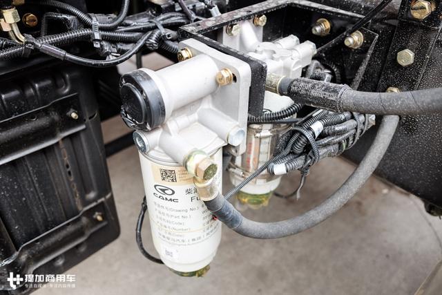 驾驶室加长加宽,内饰更高级,2018升级版华菱汉马H7牵引车详解 - 第27张 - 提加商用车网 驾驶室加长加宽,内饰更高级,2018升级版华菱汉马H7牵引车详解 - 第27张