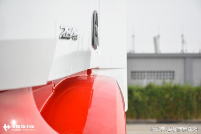 这辆6X4的奔驰Actros牵引车只有一个卧铺,它到底是用来运啥的? - 第4张 - 提加商用车网 这辆6X4的奔驰Actros牵引车只有一个卧铺,它到底是用来运啥的? - 第4张