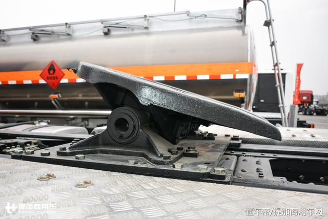 600马力能拉250吨,国产最强8x8,陕汽德龙X3000大件牵引车详解 - 第15张 - 提加商用车网 600马力能拉250吨,国产最强8x8,陕汽德龙X3000大件牵引车详解 - 第15张