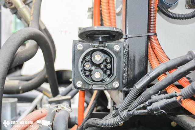 可节油30%,理念与国际接轨,陕汽这款混合动力搅拌车可能要火 - 第10张 - 提加商用车网 可节油30%,理念与国际接轨,陕汽这款混合动力搅拌车可能要火 - 第10张