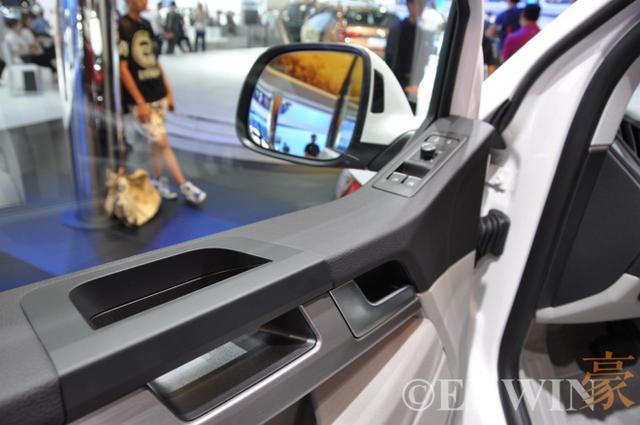 7座车型竟然有房车的豪华配置 大众T6野营车实拍评测 - 第16张 - 提加商用车网 7座车型竟然有房车的豪华配置 大众T6野营车实拍评测 - 第16张