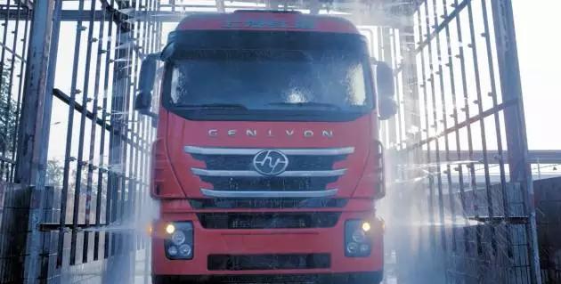 搭载液力缓速器+驾驶室后移 红岩杰狮C500重卡解析