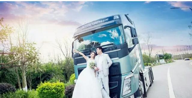 别人家的婚车,六辆沃尔沃卡车开道,这才叫霸气 - 第1张 - 提加商用车网 别人家的婚车,六辆沃尔沃卡车开道,这才叫霸气 - 第1张