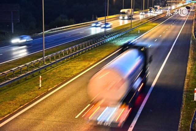 前轴3片板簧,内饰设计数第一?江淮新上市的骏铃V3快递版轻卡详解 - 第2张 - 提加商用车网 前轴3片板簧,内饰设计数第一?江淮新上市的骏铃V3快递版轻卡详解 - 第2张