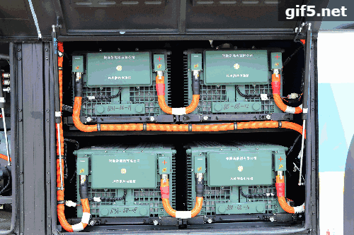 座位比原来的公交多一倍，又一批银隆双层公交在北京投入运营