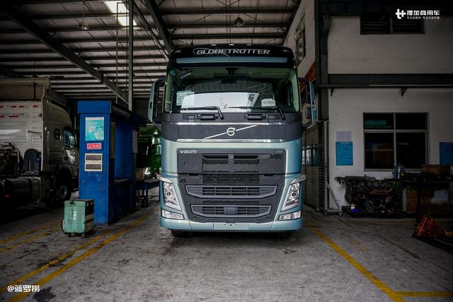 6x4和4X2自由切换，国内首辆沃尔沃最新黑科技卡车详解 - 第1张