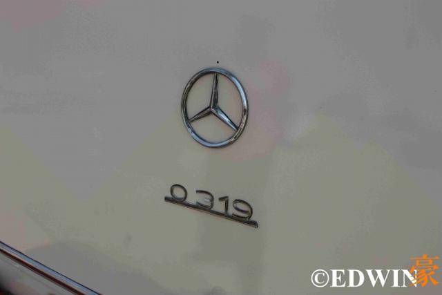 奔驰也有经典面包车？古董级的奔驰O319迷你巴士实拍 - 第4张