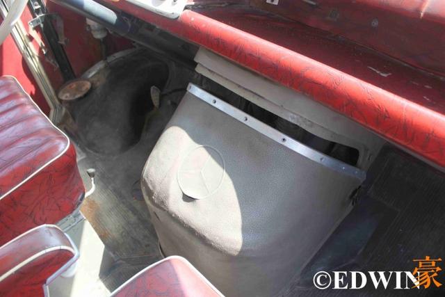 奔驰也有经典面包车？古董级的奔驰O319迷你巴士实拍 - 第32张