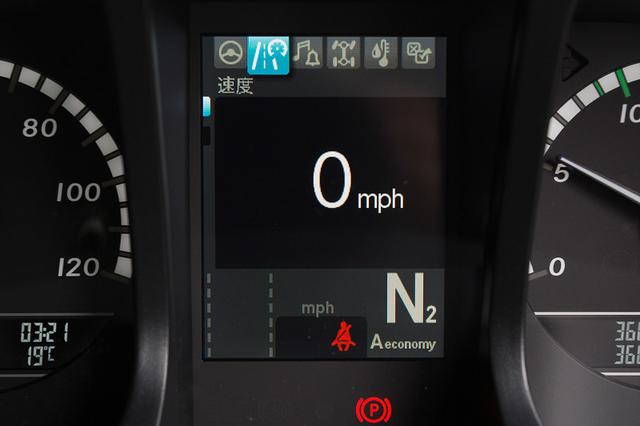 后视镜都有雨刮器，奢华到不敢想象？日本三菱新款重卡详解