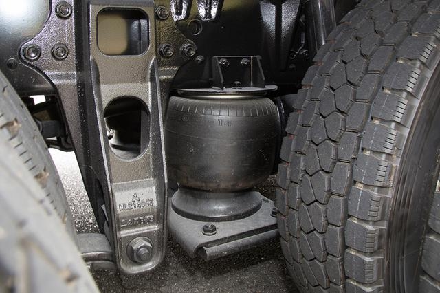 后视镜都有雨刮器，奢华到不敢想象？日本三菱新款重卡详解