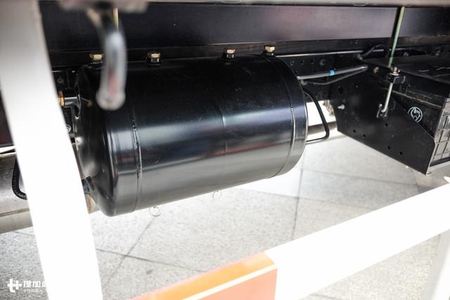 配福田康明斯ISF3.8发动机,江淮帅铃新款栏板轻卡详解 - 第8张 - 提加商用车网 配福田康明斯ISF3.8发动机,江淮帅铃新款栏板轻卡详解 - 第8张