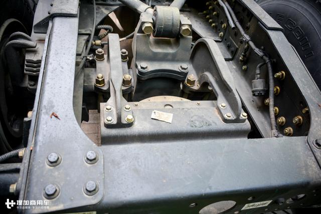 6X2的油耗，6X4的载货量？解放新J6快运版重卡详解 - 第7张