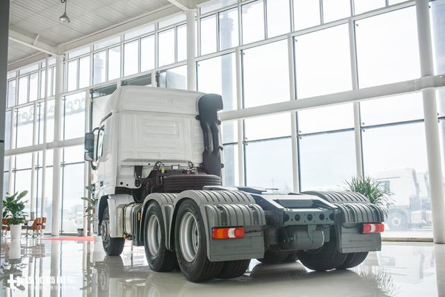 许多功能国产卡车现在都没有？这款奔驰9年前的重卡车型依然领先 - 第2张