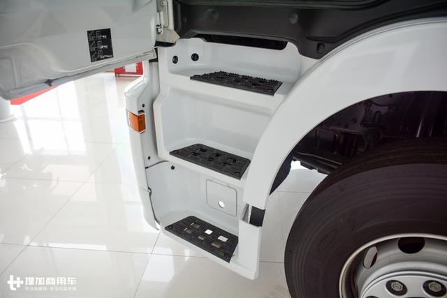 许多功能国产卡车现在都没有？这款奔驰9年前的重卡车型依然领先 - 第24张