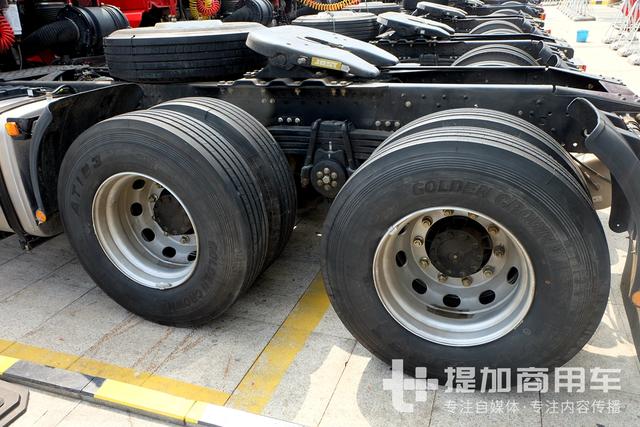 和德龙X3000黄金版有啥不同？陕汽康明斯财富版牵引车详解