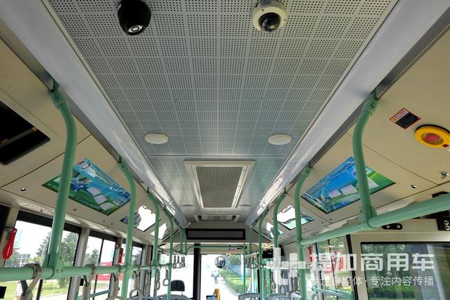 平地板+空气悬架，能装超过160人，北汽长江18米BRT公交实拍 - 第11张