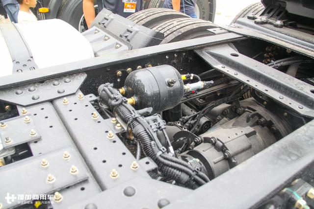 马力加大自重减低，售价40万左右，如今的天龙旗舰重卡已趋成熟？