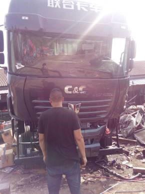 联合卡车那么牛?严重车祸中驾驶室后移救司机一命 - 第6张 - 提加商用车网 联合卡车那么牛?严重车祸中驾驶室后移救司机一命 - 第6张