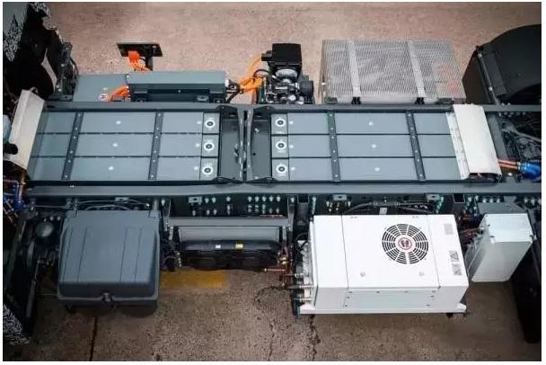 续航200公里主打城市货运 奔驰卡车发布纯电动车型