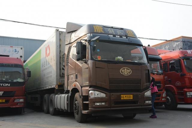 领航版也不靠谱？运营一年多的解放J6P牵引车实拍 - 第1张