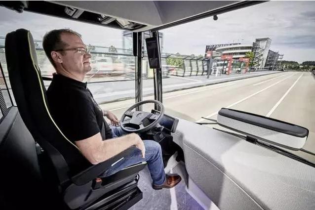 车内有公园？奔驰全新发布的未来公交车详解 - 第9张