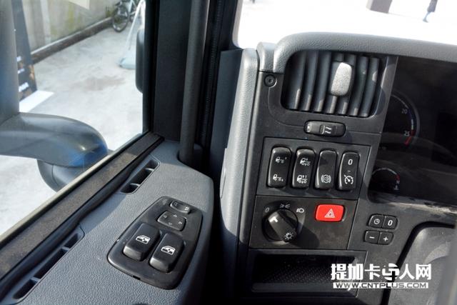 中通快递又购入超百辆 斯堪尼亚G440牵引车实拍