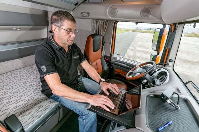 何时引入国内?这款配置强劲外观帅气的达夫卡车真让人眼馋 - 第6张 - 提加商用车网 何时引入国内?这款配置强劲外观帅气的达夫卡车真让人眼馋 - 第6张