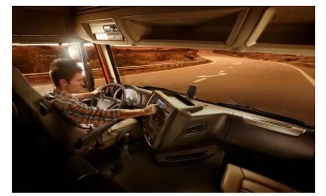 即将亮相广州车展 被依维柯这款进口牵引车配置惊到了 - 第3张 - 提加商用车网 即将亮相广州车展 被依维柯这款进口牵引车配置惊到了 - 第3张