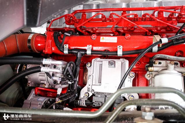 驾驶室加长加宽,内饰更高级,2018升级版华菱汉马H7牵引车详解 - 第20张 - 提加商用车网 驾驶室加长加宽,内饰更高级,2018升级版华菱汉马H7牵引车详解 - 第20张