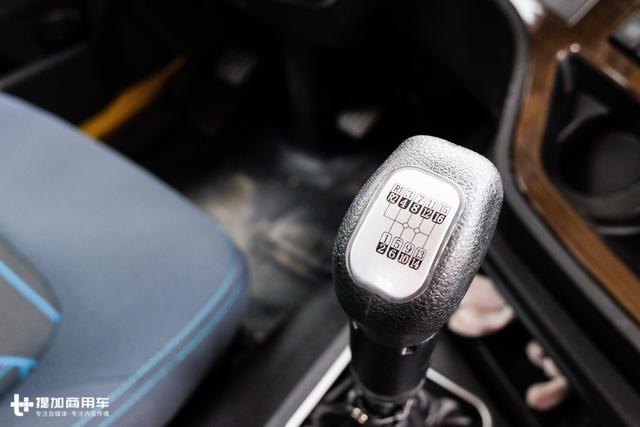 驾驶室加长加宽,内饰更高级,2018升级版华菱汉马H7牵引车详解 - 第23张 - 提加商用车网 驾驶室加长加宽,内饰更高级,2018升级版华菱汉马H7牵引车详解 - 第23张