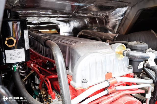 驾驶室加长加宽,内饰更高级,2018升级版华菱汉马H7牵引车详解 - 第21张 - 提加商用车网 驾驶室加长加宽,内饰更高级,2018升级版华菱汉马H7牵引车详解 - 第21张