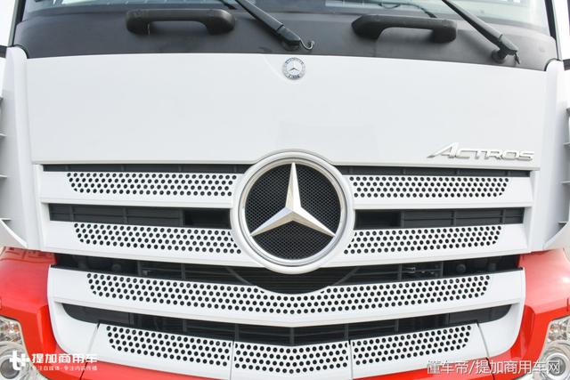 这辆6X4的奔驰Actros牵引车只有一个卧铺,它到底是用来运啥的? - 第3张 - 提加商用车网 这辆6X4的奔驰Actros牵引车只有一个卧铺,它到底是用来运啥的? - 第3张