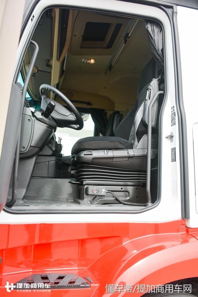 这辆6X4的奔驰Actros牵引车只有一个卧铺,它到底是用来运啥的? - 第9张 - 提加商用车网 这辆6X4的奔驰Actros牵引车只有一个卧铺,它到底是用来运啥的? - 第9张