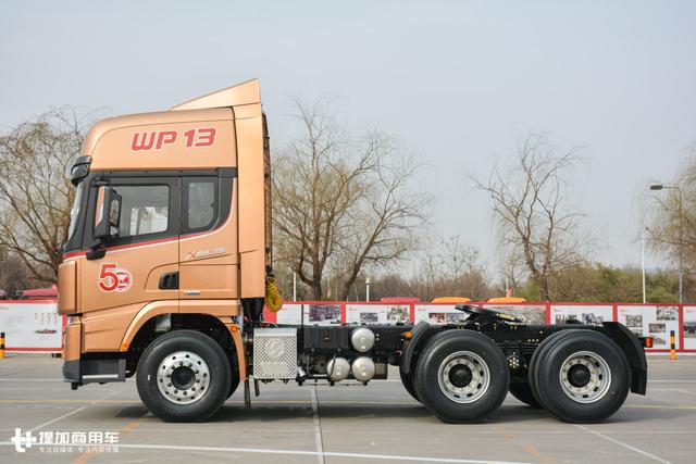 车载饮水机+液力缓速器,陕汽新推出的这款纪念版卡车好看又实用 - 第3张 - 提加商用车网 车载饮水机+液力缓速器,陕汽新推出的这款纪念版卡车好看又实用 - 第3张