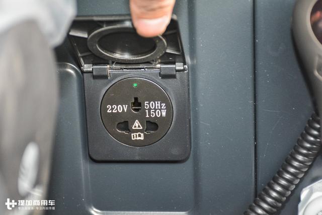 车载饮水机+液力缓速器,陕汽新推出的这款纪念版卡车好看又实用 - 第11张 - 提加商用车网 车载饮水机+液力缓速器,陕汽新推出的这款纪念版卡车好看又实用 - 第11张