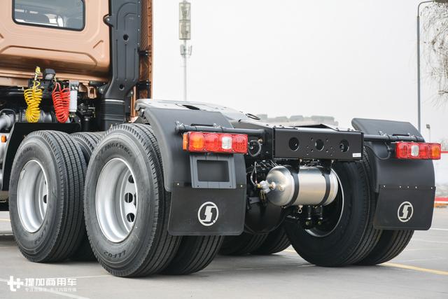 车载饮水机+液力缓速器,陕汽新推出的这款纪念版卡车好看又实用 - 第17张 - 提加商用车网 车载饮水机+液力缓速器,陕汽新推出的这款纪念版卡车好看又实用 - 第17张