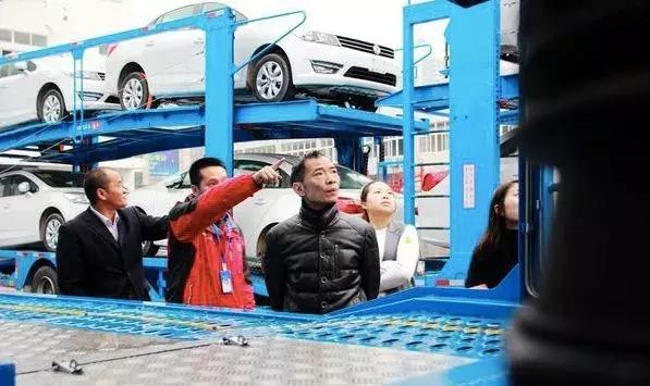 7月1日禁止飞机板轿运车上路，国内已开始中置轴轿运卡车置换潮？