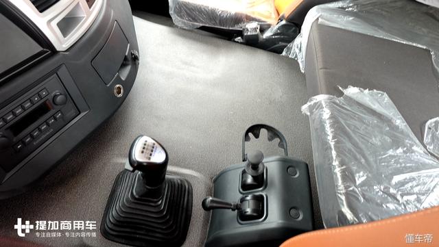 拉120吨时速还能达到80公里？欧曼550马力重载版GTL牵引车实拍