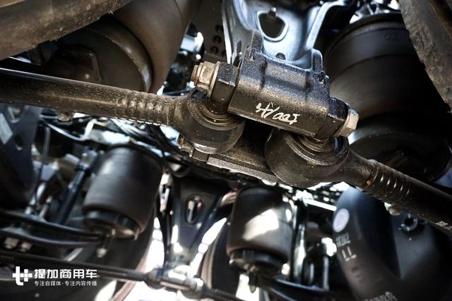 自动挡+8气囊,据说售价超50万,欧曼最高配重卡北京车展再亮相 - 第4张 - 提加商用车网 自动挡+8气囊,据说售价超50万,欧曼最高配重卡北京车展再亮相 - 第4张