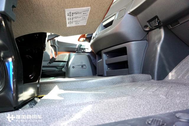 自动挡+8气囊,据说售价超50万,欧曼最高配重卡北京车展再亮相 - 第7张 - 提加商用车网 自动挡+8气囊,据说售价超50万,欧曼最高配重卡北京车展再亮相 - 第7张