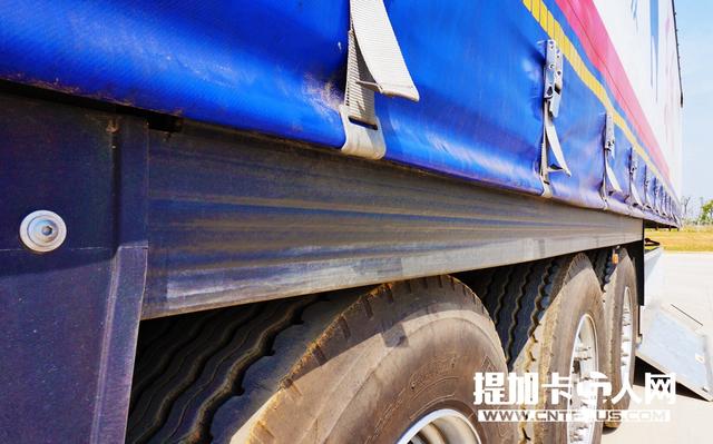 超级单胎+空气悬挂 细品德国施密茨软篷帘布挂车底盘篇