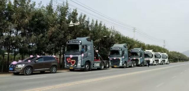 别人家的婚车,六辆沃尔沃卡车开道,这才叫霸气 - 第3张 - 提加商用车网 别人家的婚车,六辆沃尔沃卡车开道,这才叫霸气 - 第3张