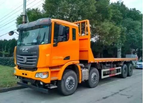 前四后八+玉柴发动机 联合卡车新款平板自卸车亮相