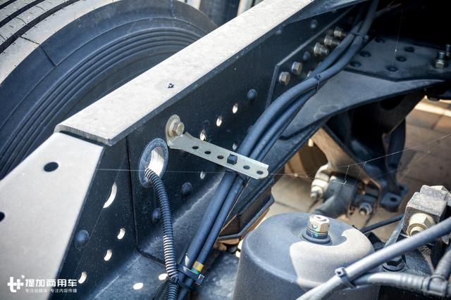 外观改款,配置向X3000看齐,陕汽新M3000牵引车图解 - 第26张 - 提加商用车网 外观改款,配置向X3000看齐,陕汽新M3000牵引车图解 - 第26张